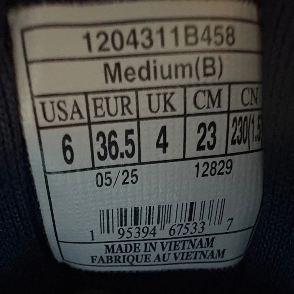 Brooks Ghost 17 Women's Size 6 Navy Blue Running Shoes (1204311B458)